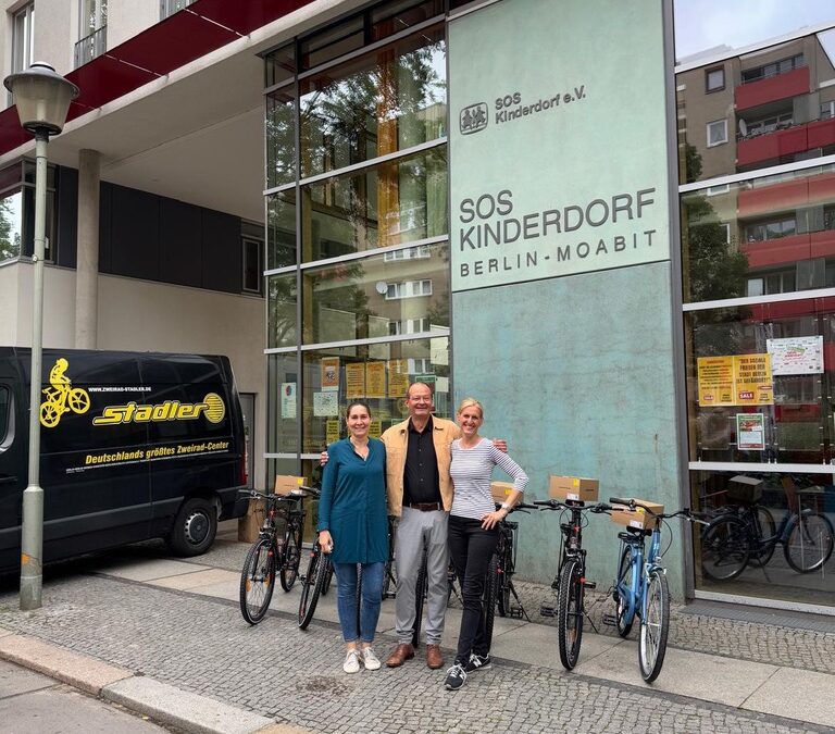 SOS Kinderdorf e.V. Berlin-Moabit geht mit ihren neuen Rädern auf Tour…
